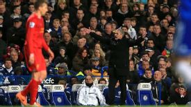 Jose Mourinho gestures vs Liverpool 