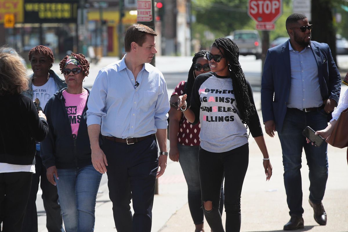 Democratic Presidential Candidate Eric Swalwell Chicago Community Activists To Discuss Gun Violence