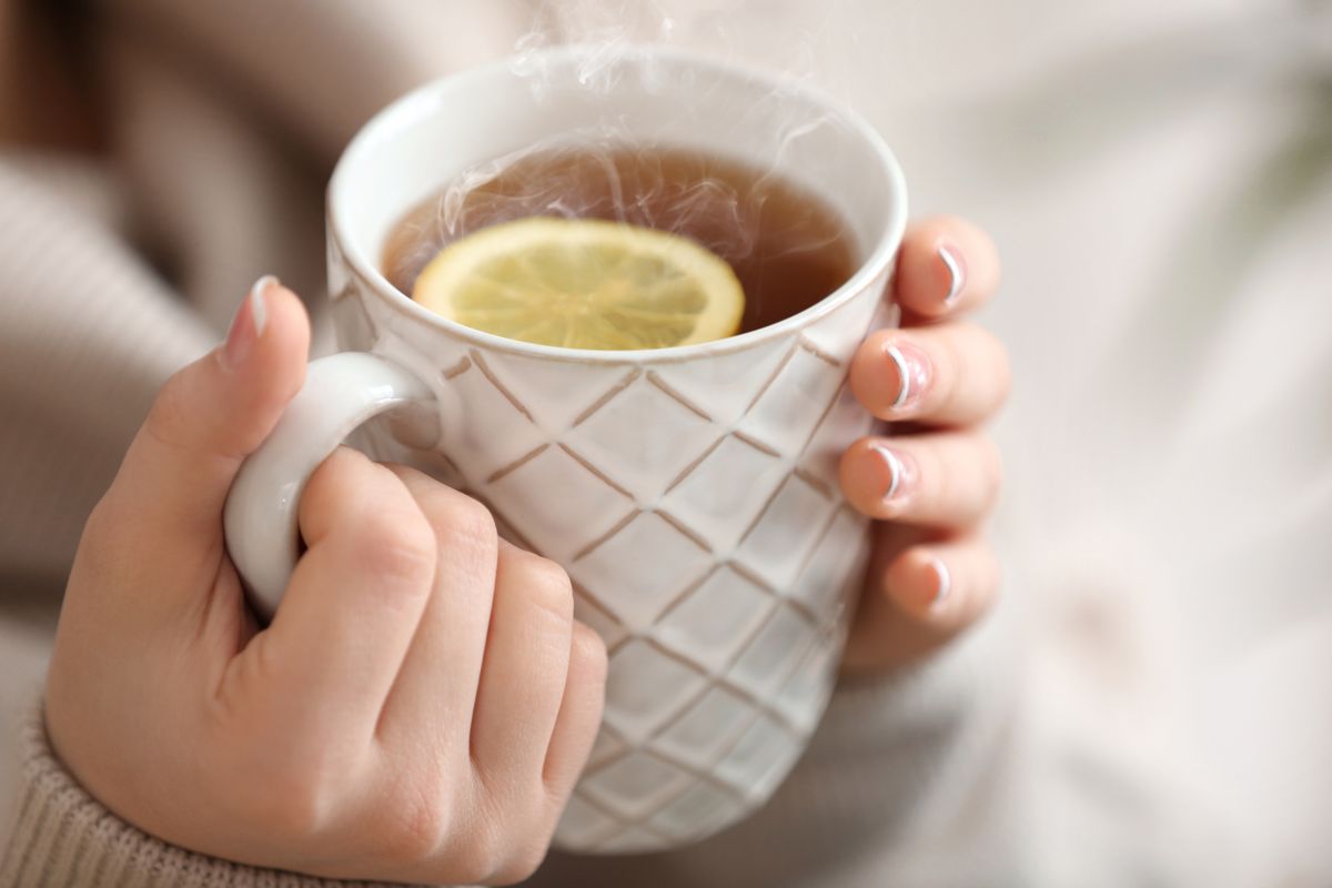 Drinking a cup of hot tea can help curb your cravings for unhealthy snacks.